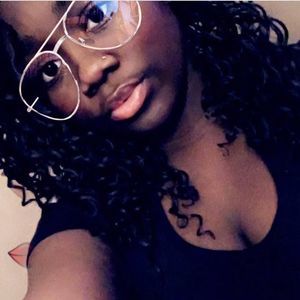 Meet your Posher, Saconia